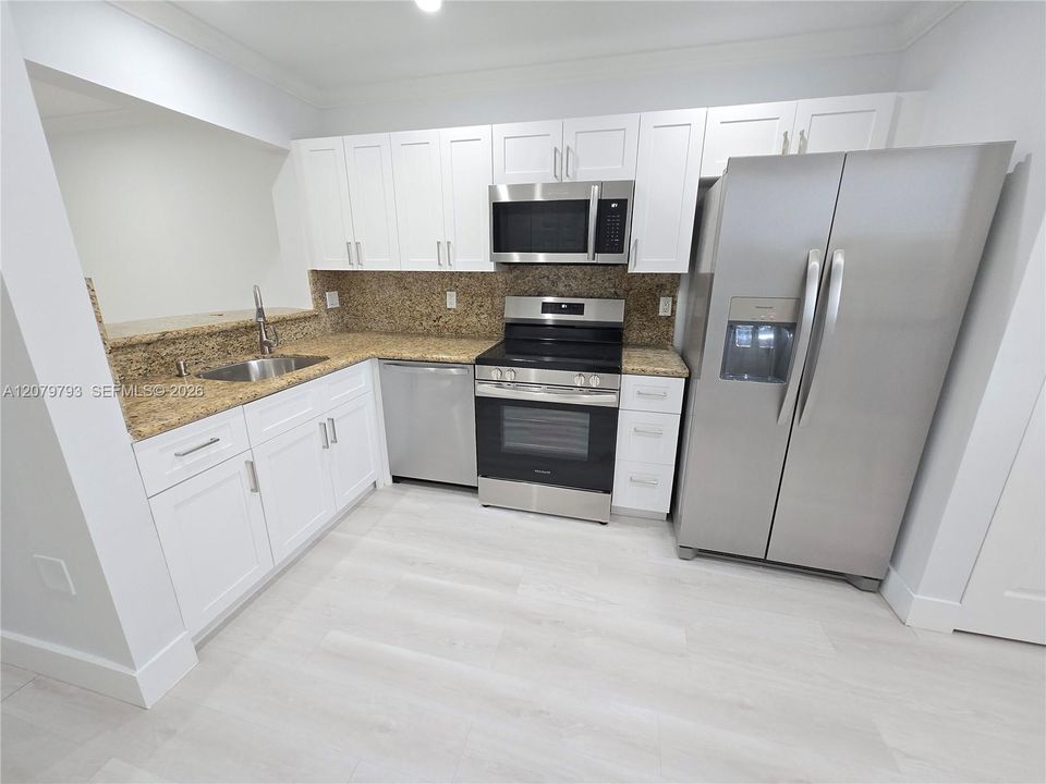 For Rent: $2,500 (2 beds, 2 baths, 904 Square Feet)