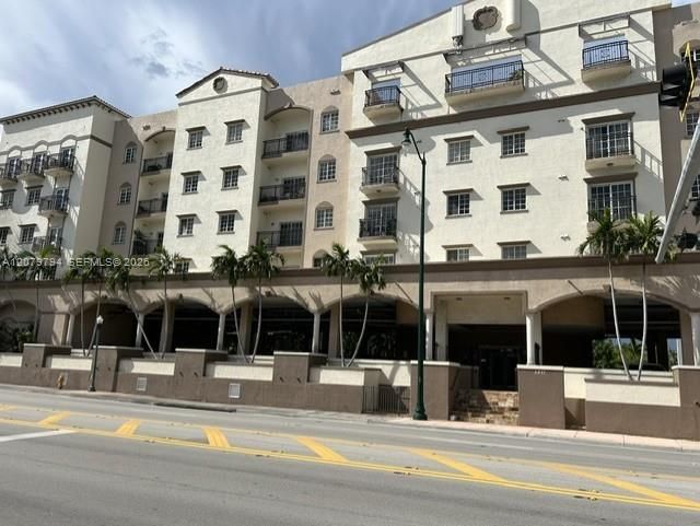 En Venta: $335,999 (2 camas, 2 baños, 1027 Pies cuadrados)