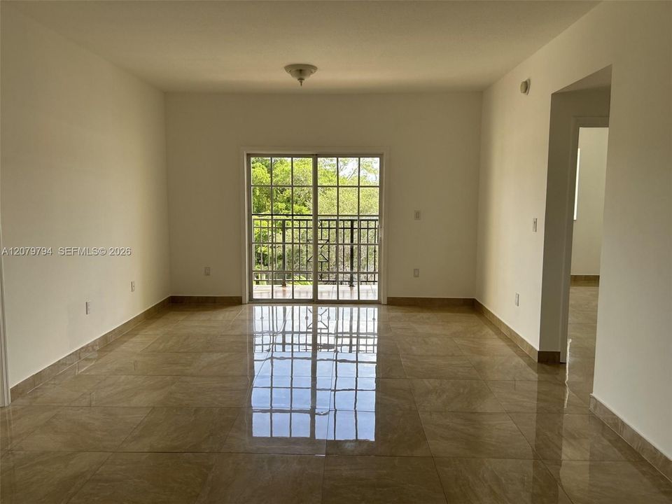 En Venta: $335,999 (2 camas, 2 baños, 1027 Pies cuadrados)