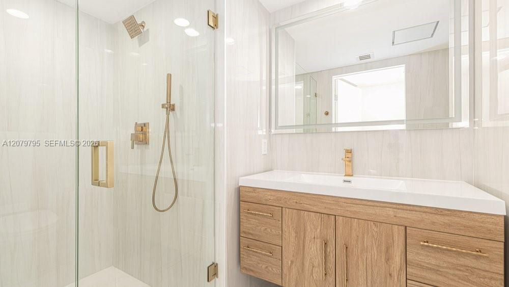 For Rent: $10,000 (2 beds, 3 baths, 2129 Square Feet)