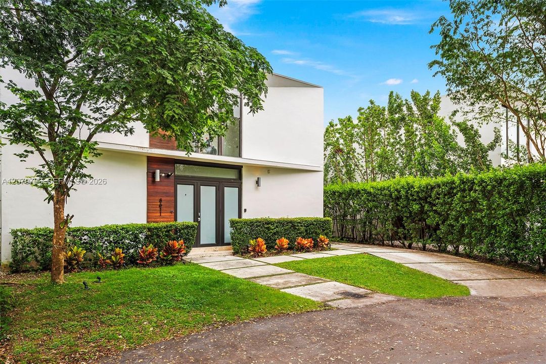 For Rent: $12,500 (3 beds, 3 baths, 2664 Square Feet)