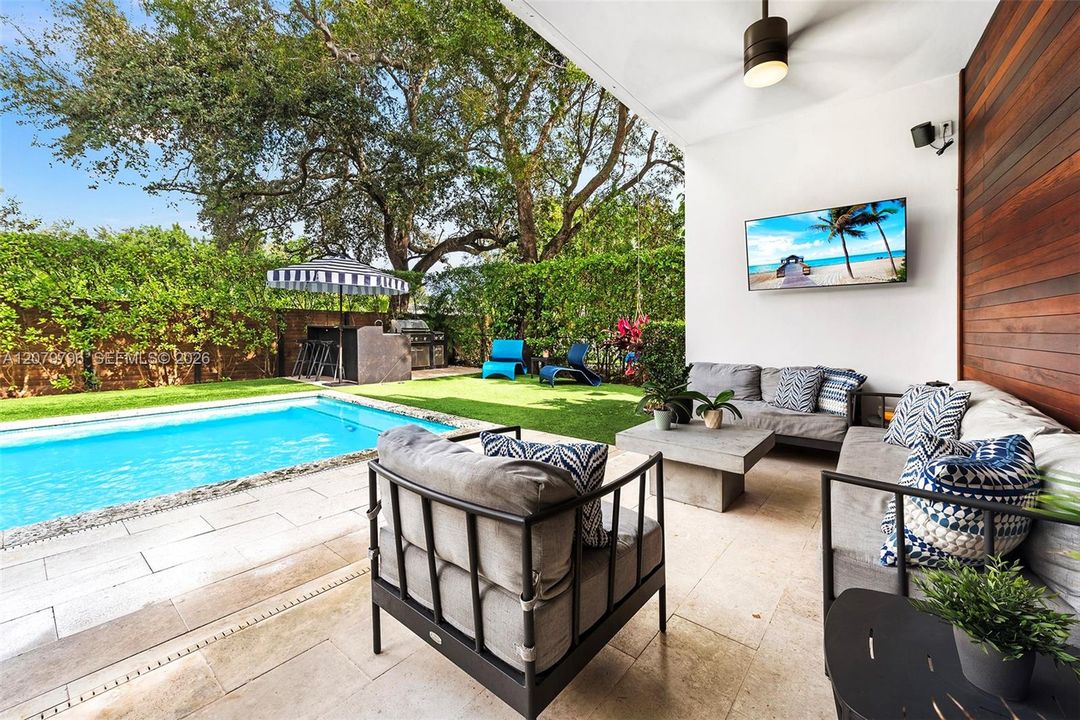 Outdoor covered patio & TV area