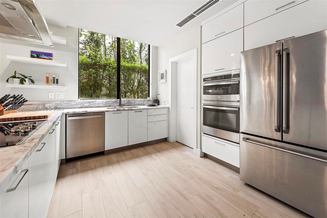 For Rent: $12,500 (3 beds, 3 baths, 2664 Square Feet)