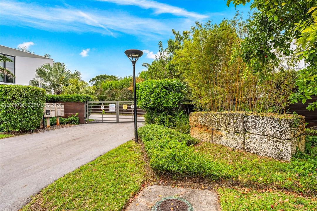 Electric front gate