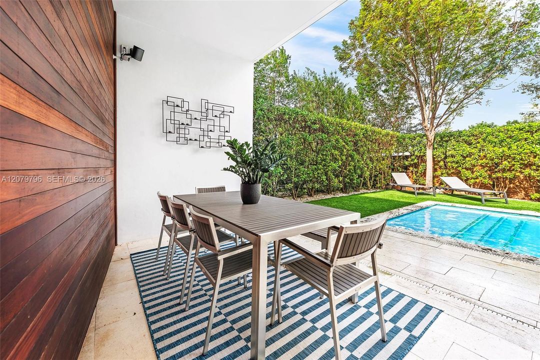 Outdoor covered patio & dining area