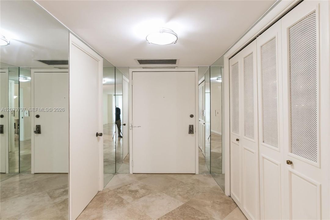 For Rent: $4,000 (1 beds, 1 baths, 1109 Square Feet)