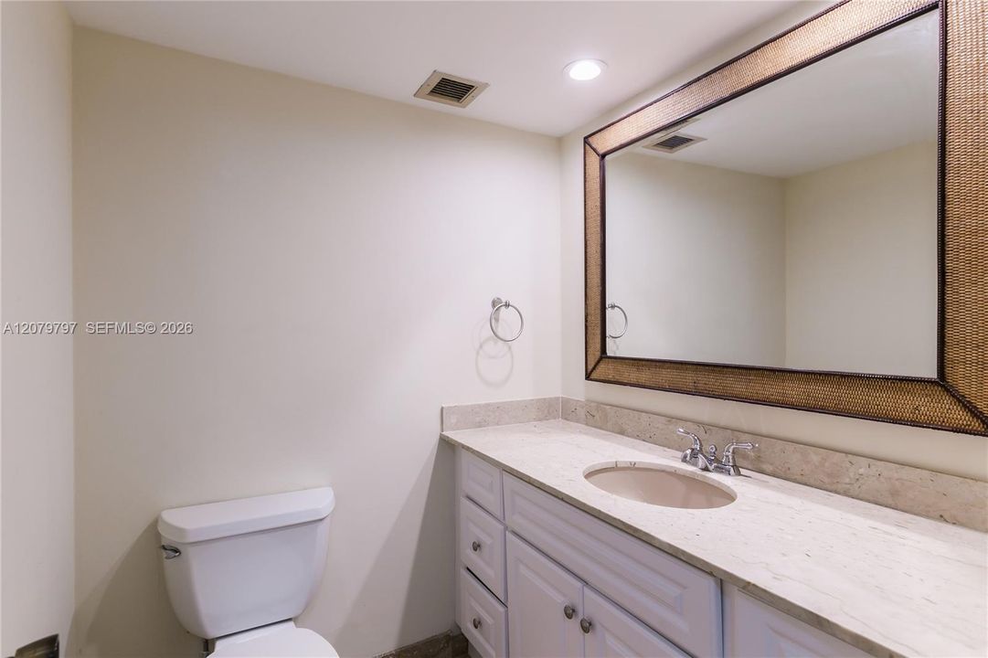 For Rent: $4,000 (1 beds, 1 baths, 1109 Square Feet)