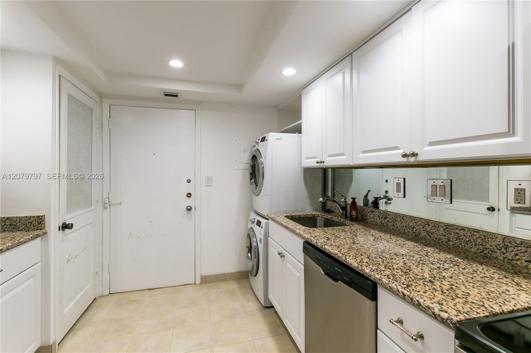 For Rent: $4,000 (1 beds, 1 baths, 1109 Square Feet)