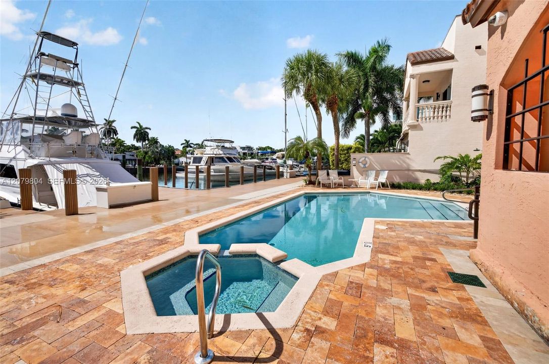 Dockside pool & hot tub. Check out the sizes of the yachts at the dock for an idea.