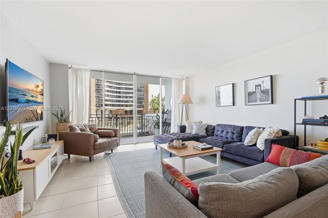 En Venta: $345,000 (1 camas, 1 baños, 1042 Pies cuadrados)