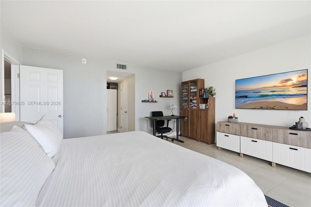En Venta: $345,000 (1 camas, 1 baños, 1042 Pies cuadrados)
