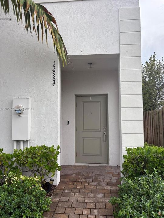 En Renta: $2,799 (3 camas, 2 baños, 1545 Pies cuadrados)