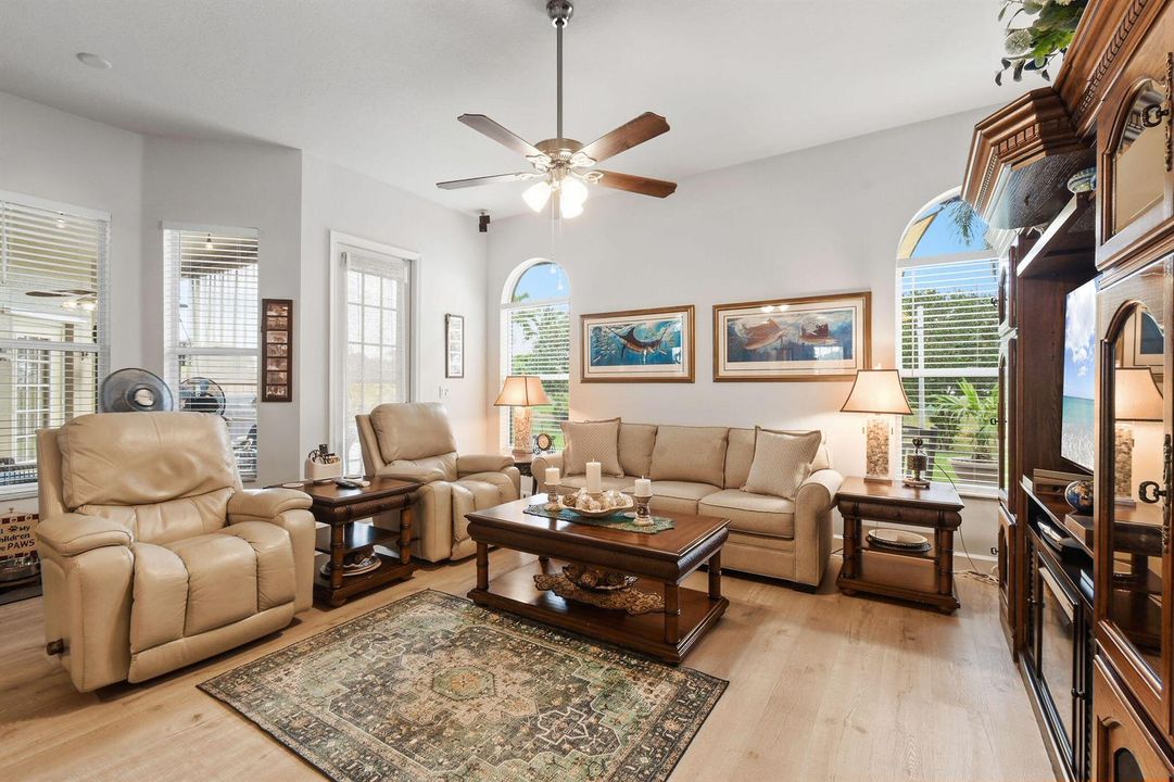 390SWJeanneAve(20)