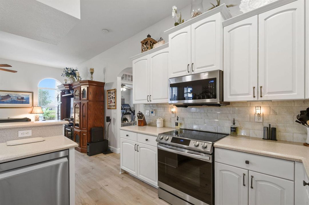 390SWJeanneAve(27)