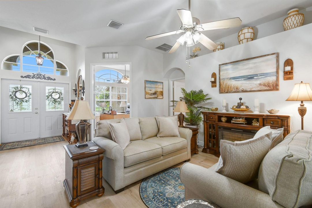 390SWJeanneAve(18)