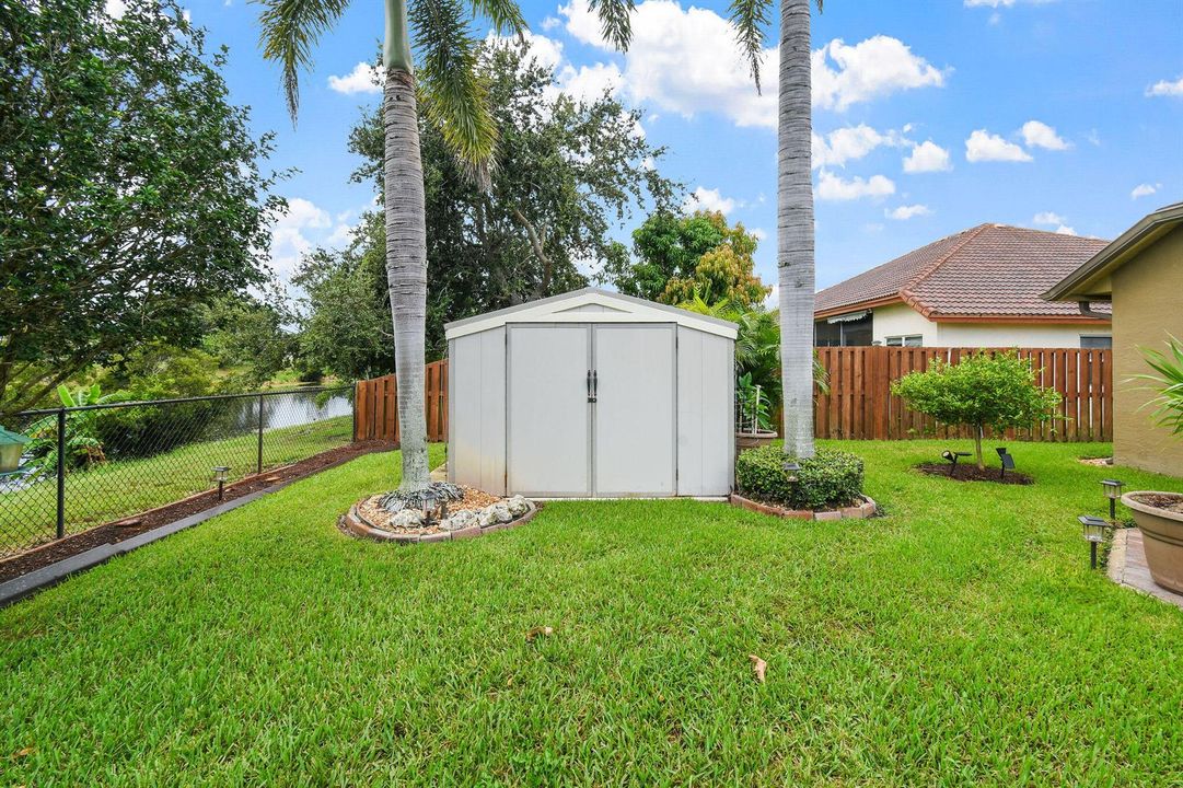 390SWJeanneAve(57)