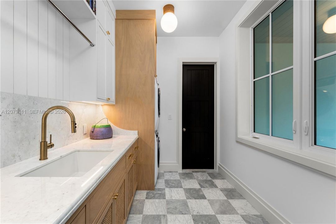 For Sale: $8,000,000 (6 beds, 5 baths, 1044 Square Feet)