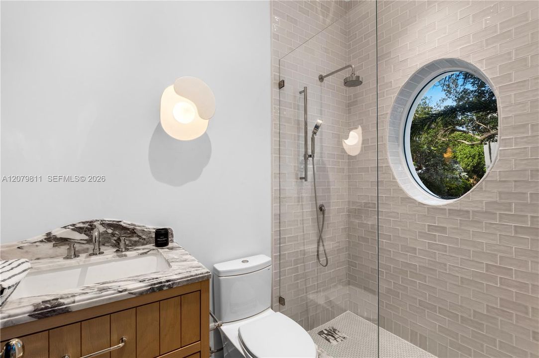 For Sale: $8,000,000 (6 beds, 5 baths, 1044 Square Feet)