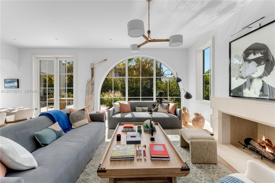 For Sale: $8,000,000 (6 beds, 5 baths, 1044 Square Feet)