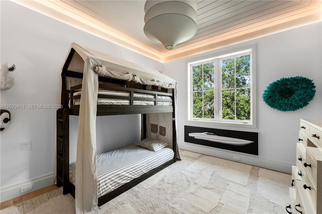 For Sale: $8,000,000 (6 beds, 5 baths, 1044 Square Feet)