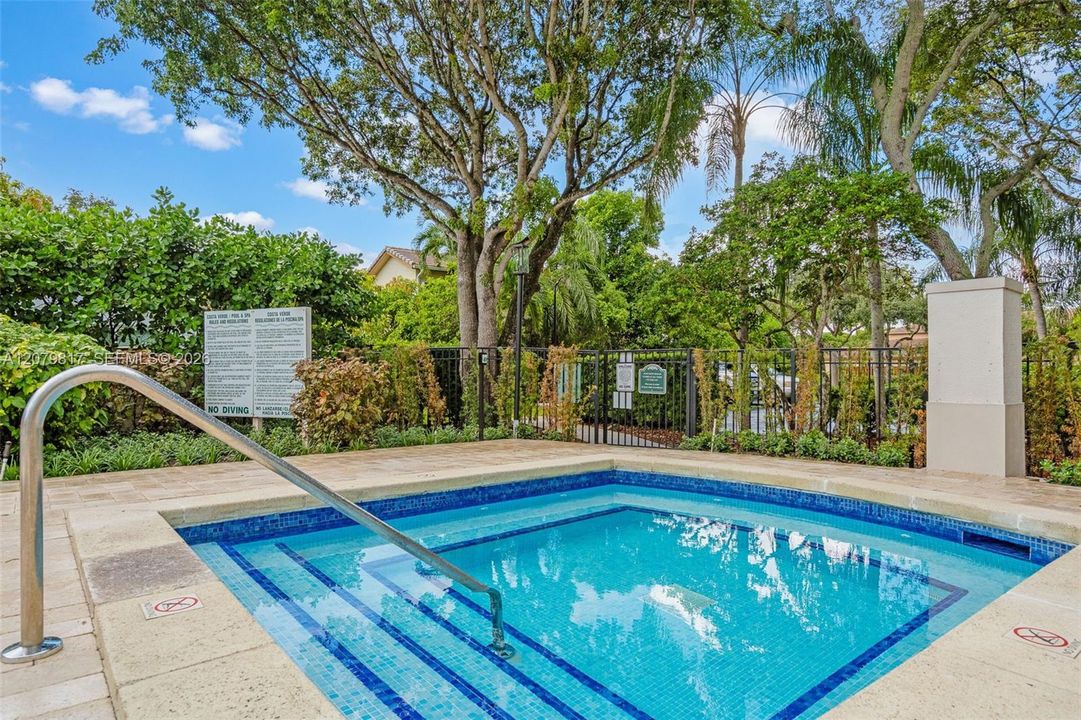 En Venta: $915,000 (4 camas, 3 baños, 2400 Pies cuadrados)