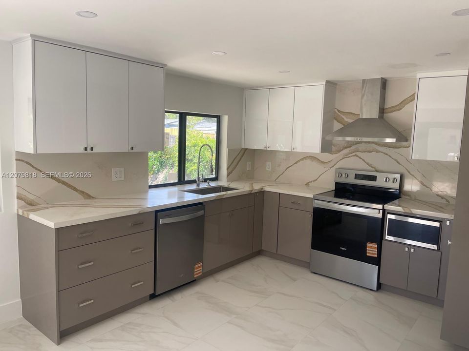 For Rent: $4,000 (3 beds, 2 baths, 0 Square Feet)