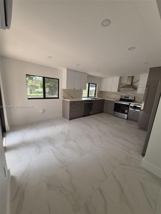 For Rent: $4,000 (3 beds, 2 baths, 0 Square Feet)