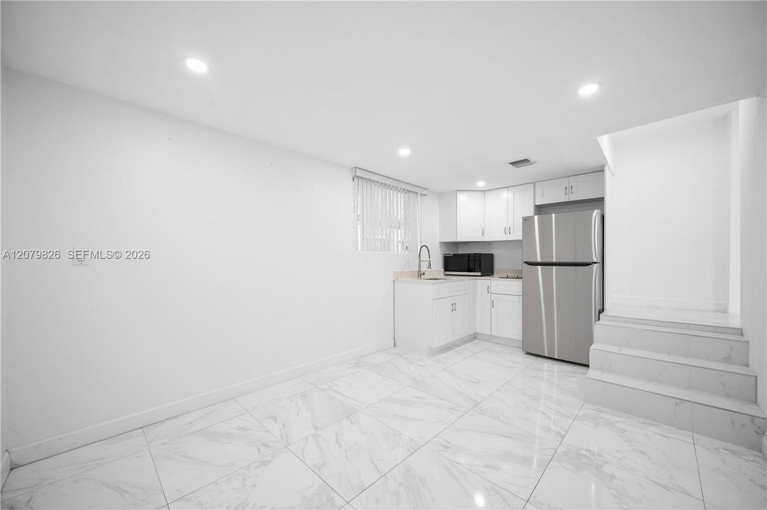 For Rent: $1,750 (1 beds, 1 baths, 600 Square Feet)