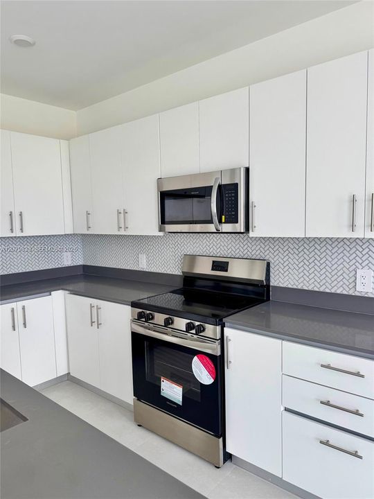 For Rent: $2,600 (3 beds, 2 baths, 1458 Square Feet)