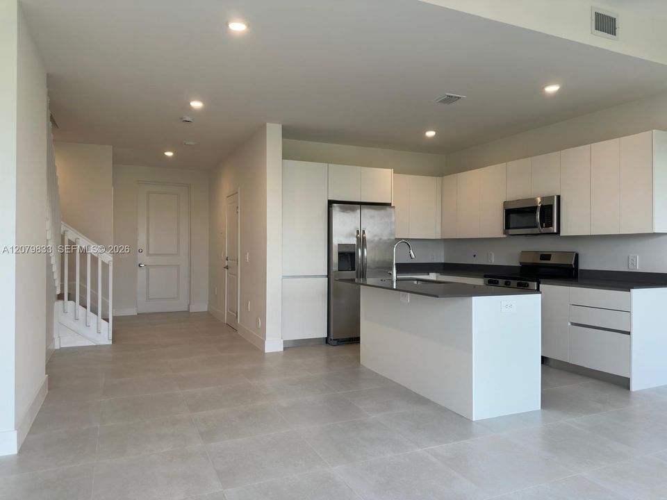 For Rent: $2,600 (3 beds, 2 baths, 1458 Square Feet)