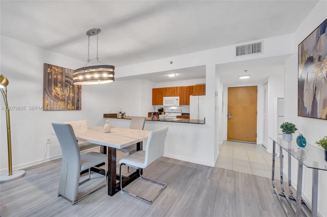 En Venta: $469,000 (1 camas, 1 baños, 825 Pies cuadrados)