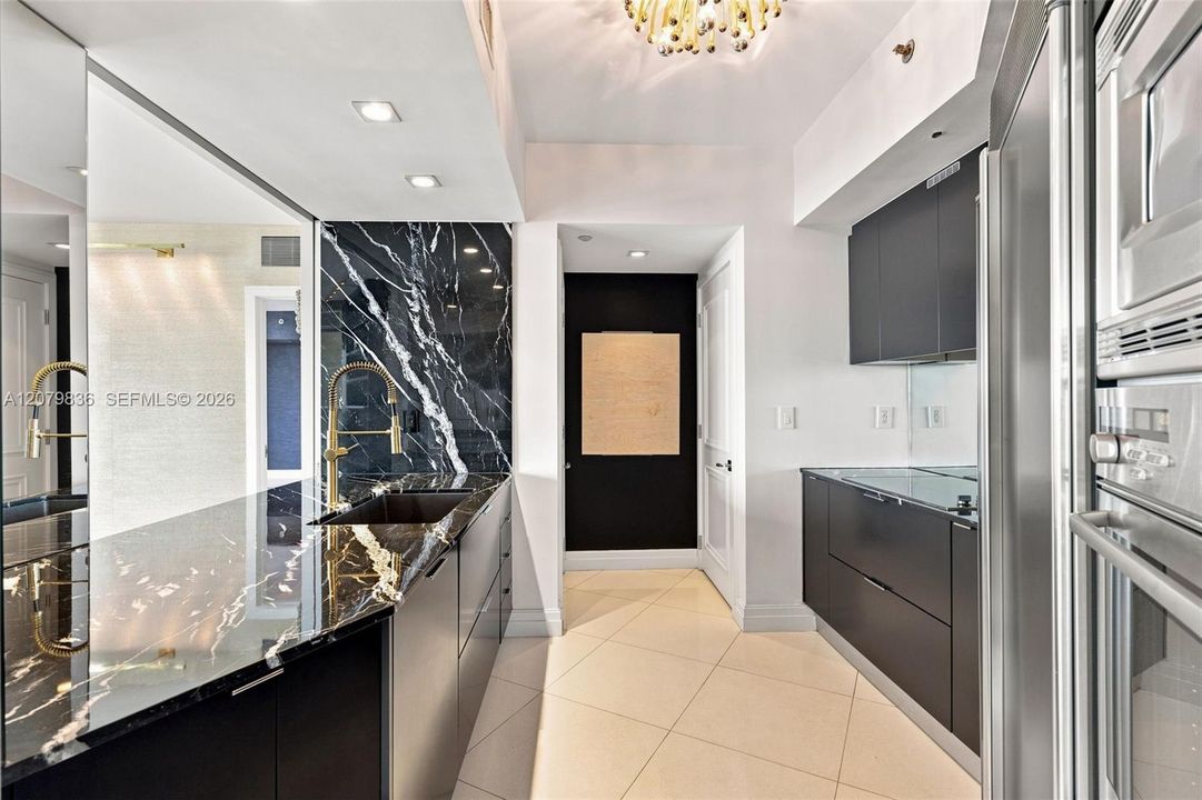 For Sale: $2,600,000 (2 beds, 2 baths, 1425 Square Feet)