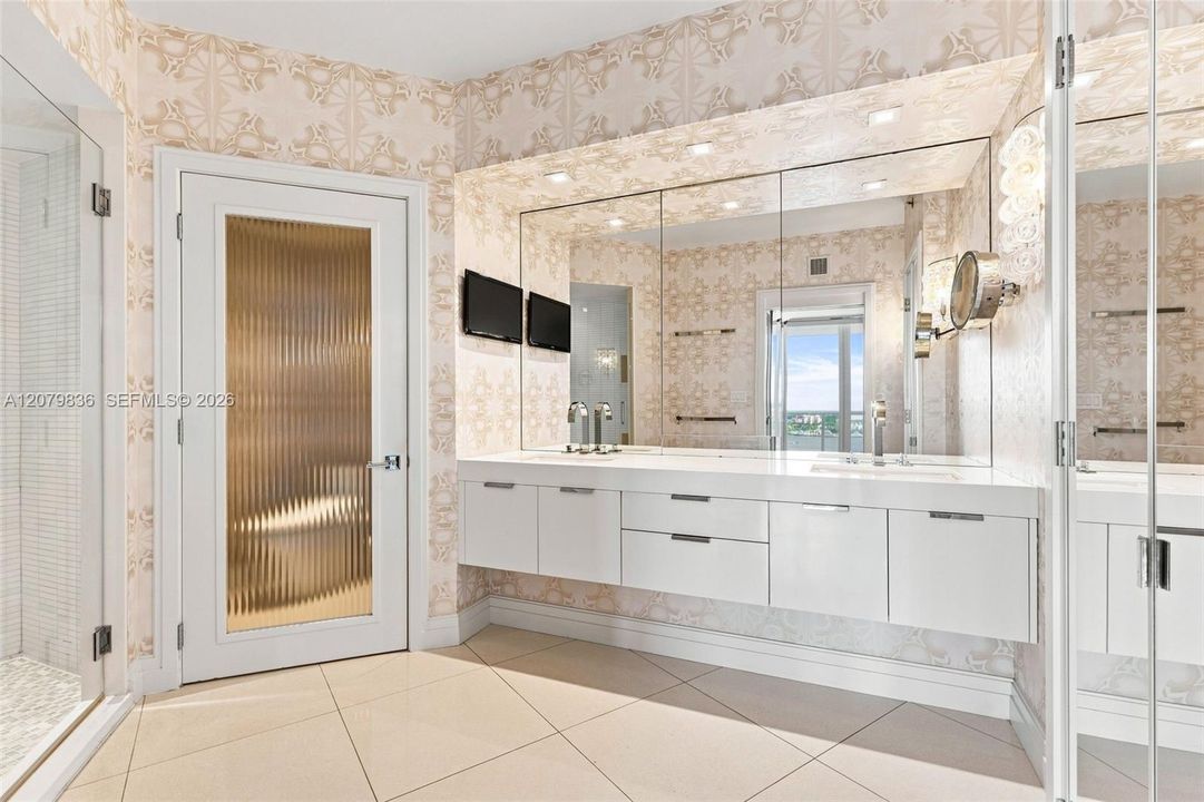 For Sale: $2,600,000 (2 beds, 2 baths, 1425 Square Feet)