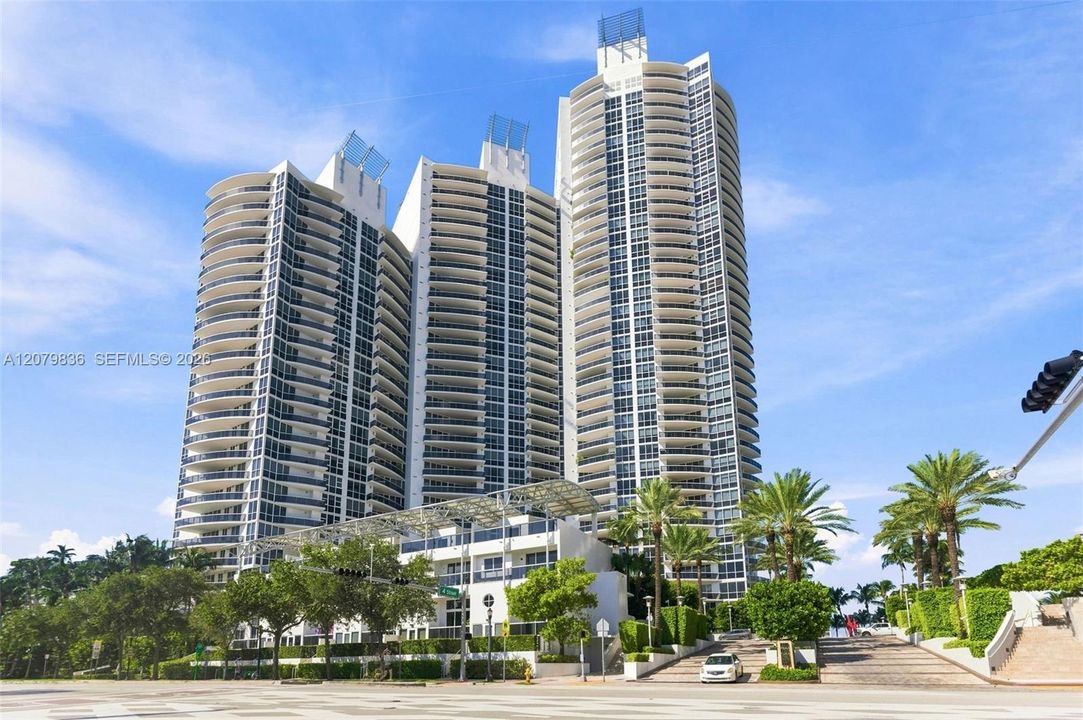 For Sale: $2,600,000 (2 beds, 2 baths, 1425 Square Feet)