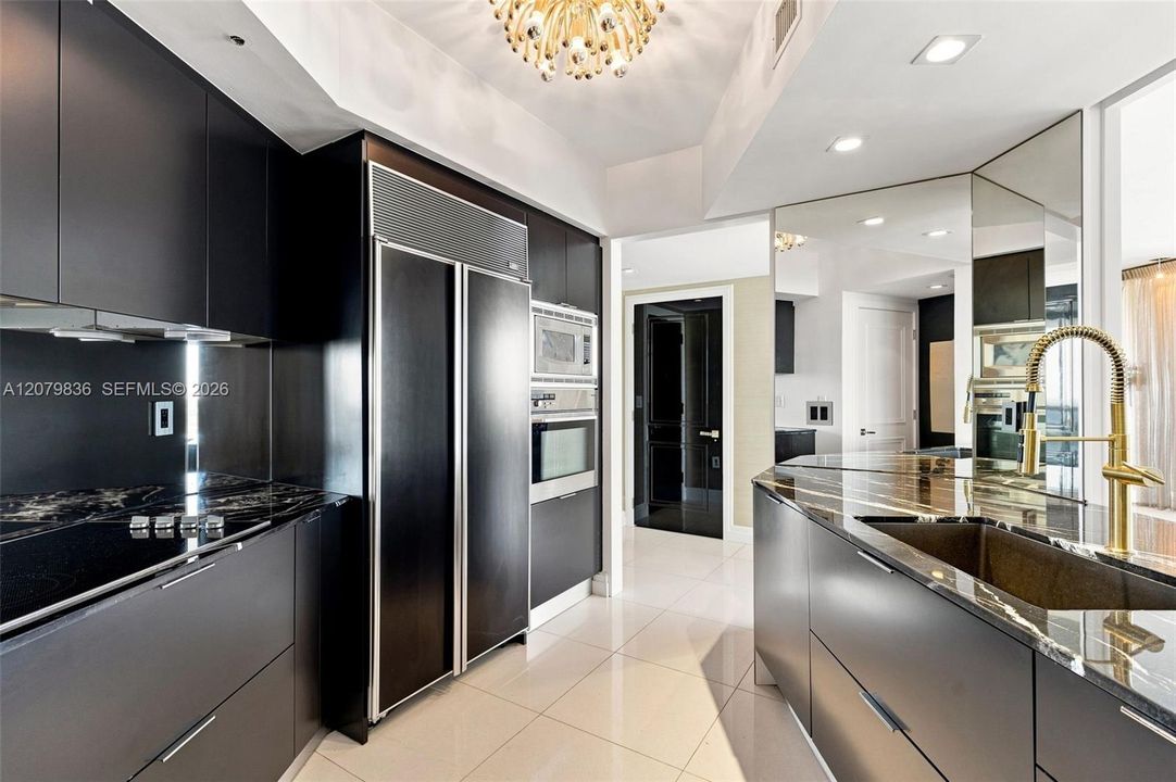 For Sale: $2,600,000 (2 beds, 2 baths, 1425 Square Feet)