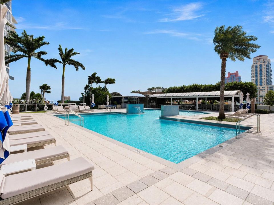 For Sale: $2,600,000 (2 beds, 2 baths, 1425 Square Feet)