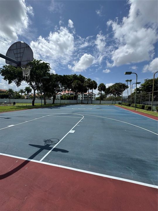 На продажу: $295,000 (2 спален, 2 ванн, 900 Квадратных фут)