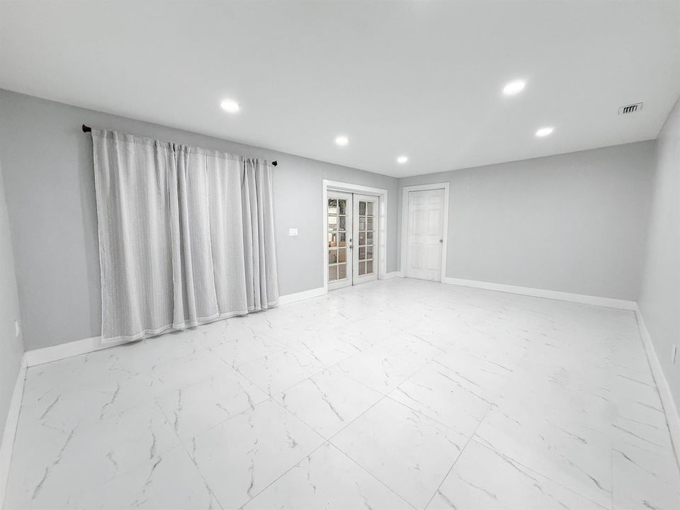 FAMILY ROOM 1