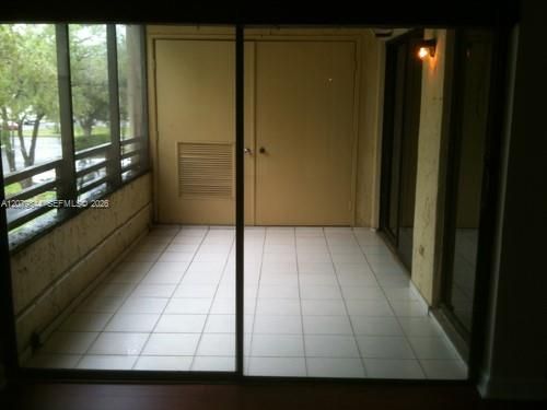 For Rent: $2,300 (2 beds, 2 baths, 860 Square Feet)