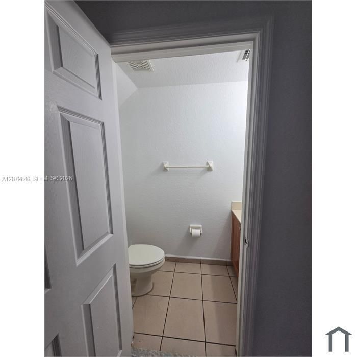 Activo con contrato: $2,275 (3 camas, 2 baños, 1527 Pies cuadrados)