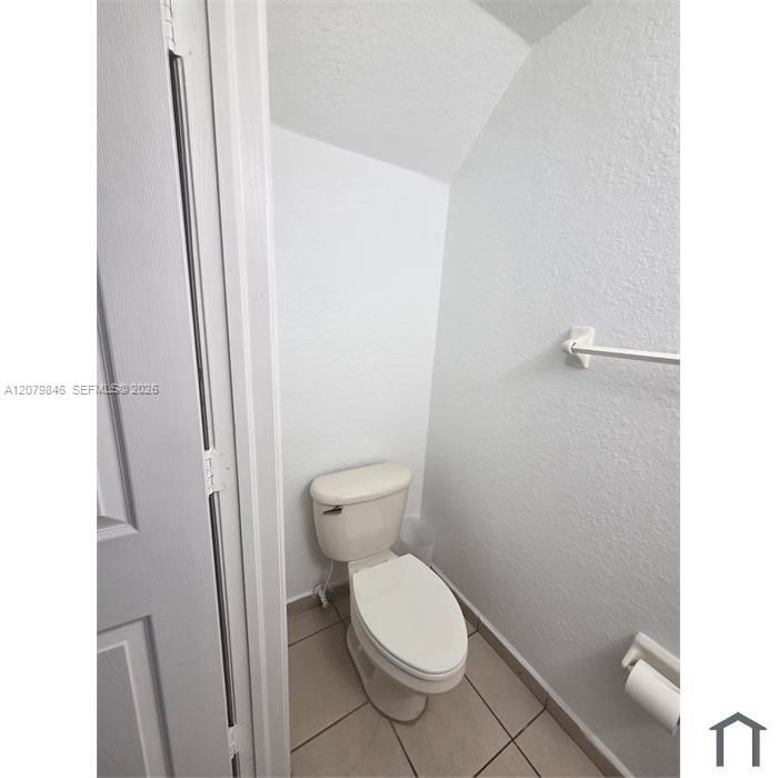 Activo con contrato: $2,275 (3 camas, 2 baños, 1527 Pies cuadrados)