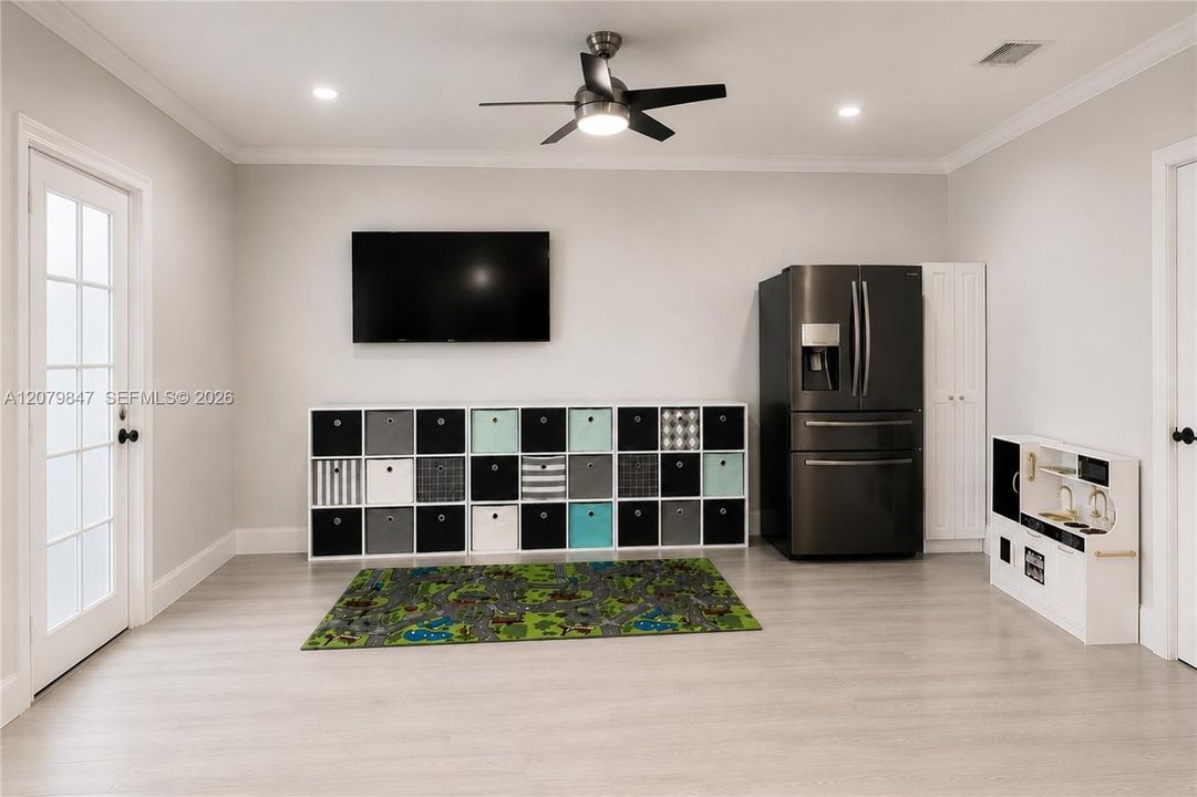 Den / 5th bedroom optional