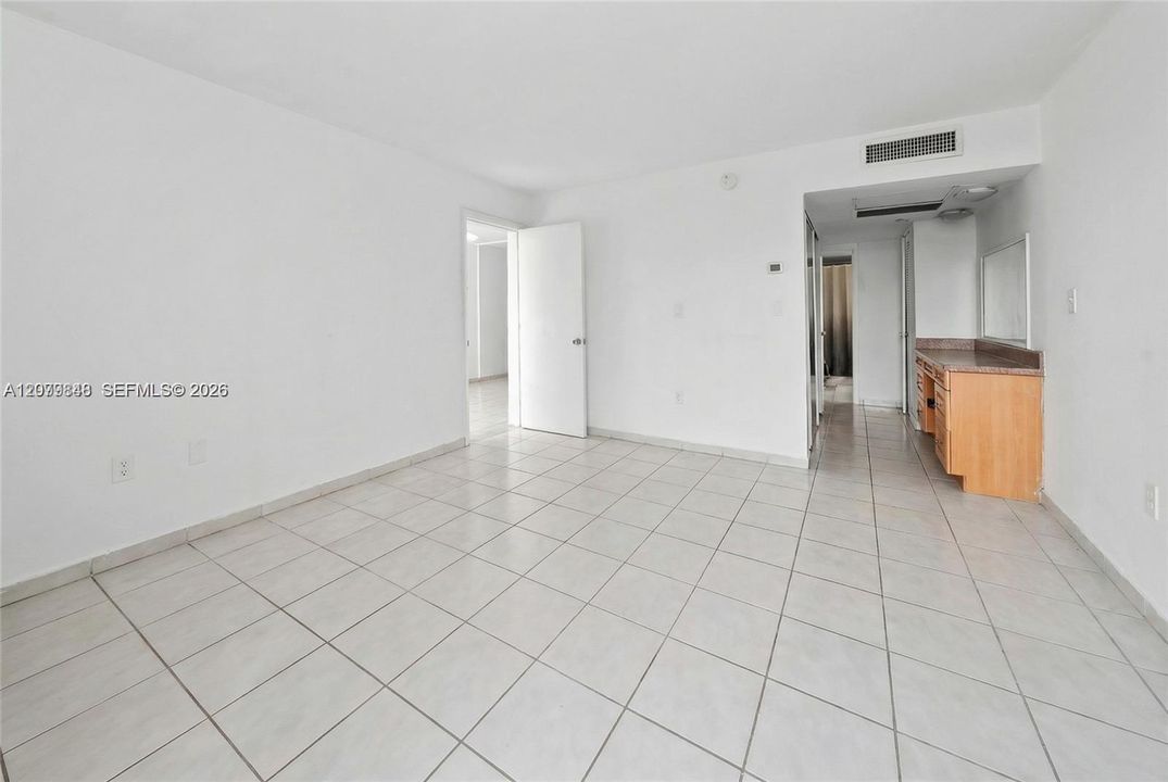 For Sale: $348,999 (1 beds, 1 baths, 1006 Square Feet)