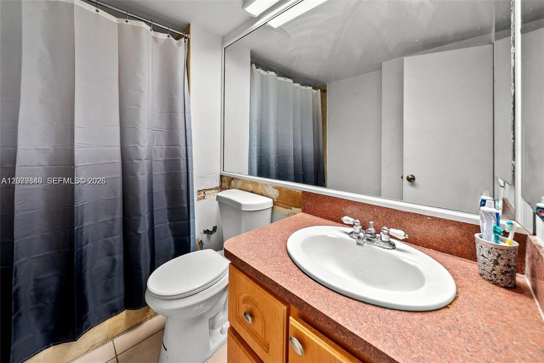 For Sale: $348,999 (1 beds, 1 baths, 1006 Square Feet)
