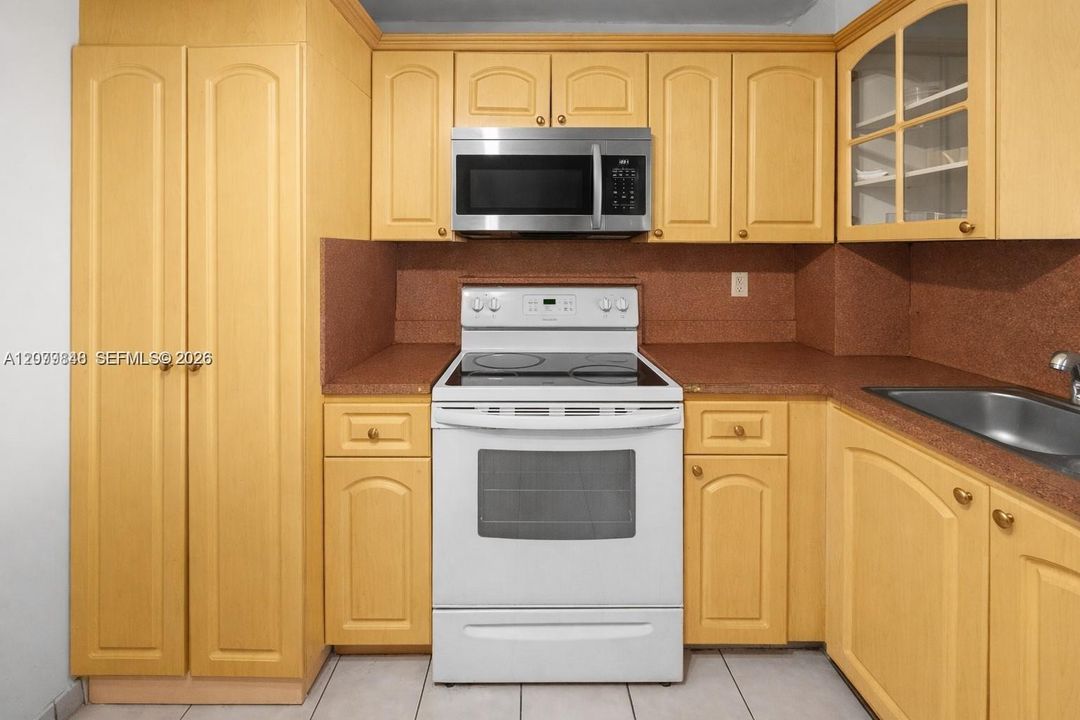 For Sale: $348,999 (1 beds, 1 baths, 1006 Square Feet)
