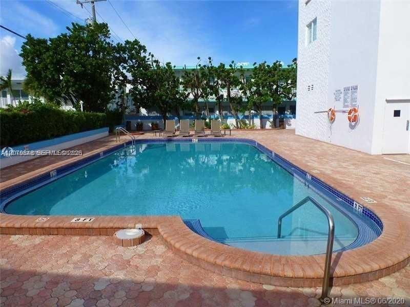 For Sale: $348,999 (1 beds, 1 baths, 1006 Square Feet)