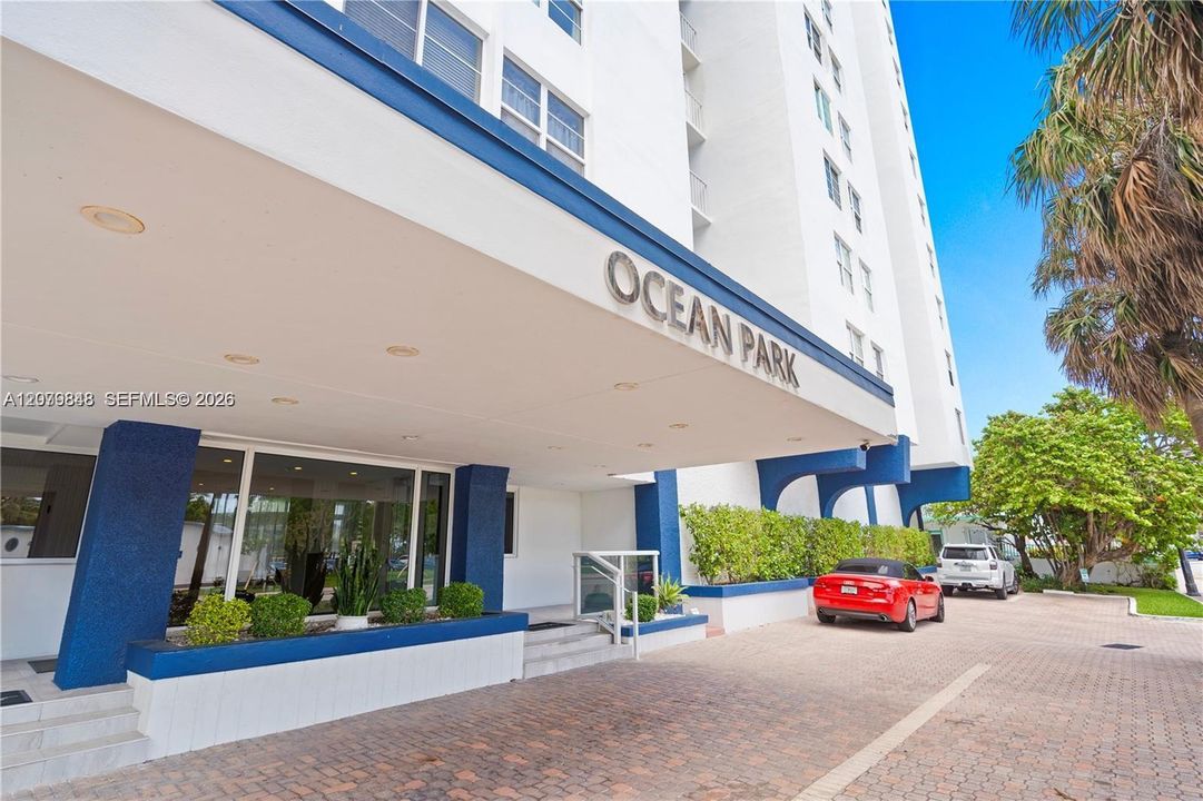 For Sale: $348,999 (1 beds, 1 baths, 1006 Square Feet)