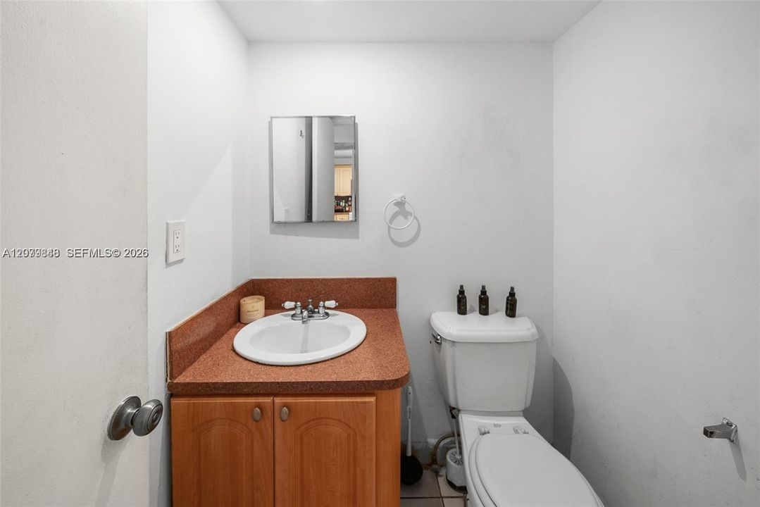 For Sale: $348,999 (1 beds, 1 baths, 1006 Square Feet)