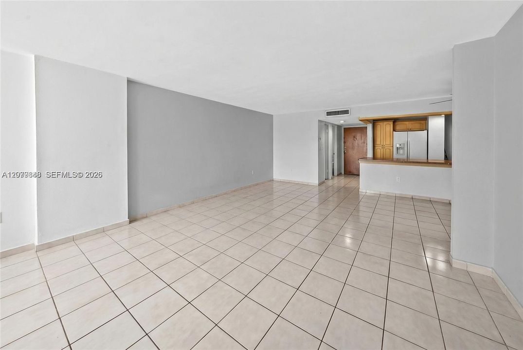 For Sale: $348,999 (1 beds, 1 baths, 1006 Square Feet)