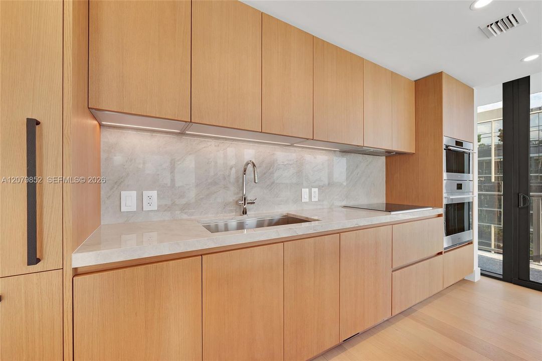 For Rent: $20,000 (3 beds, 3 baths, 2326 Square Feet)